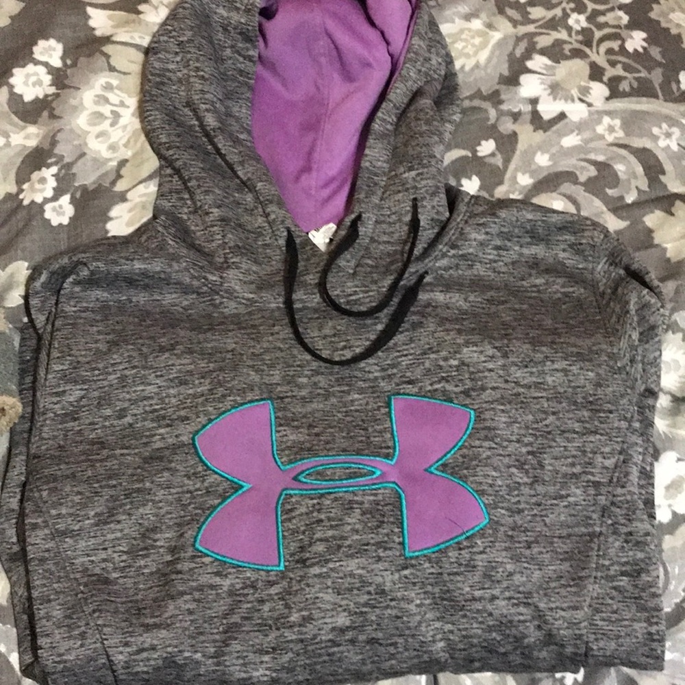 Under Armour woman’s sweatshirt